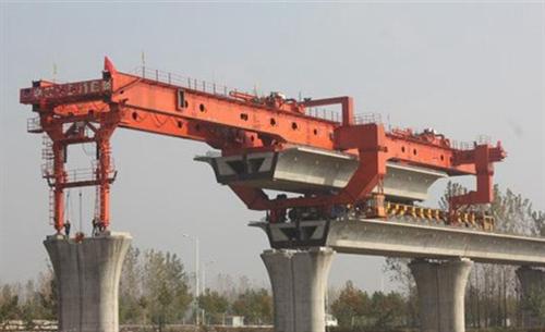 架橋機是種龐大而復雜的設備，具有許多工序日常維護很重要